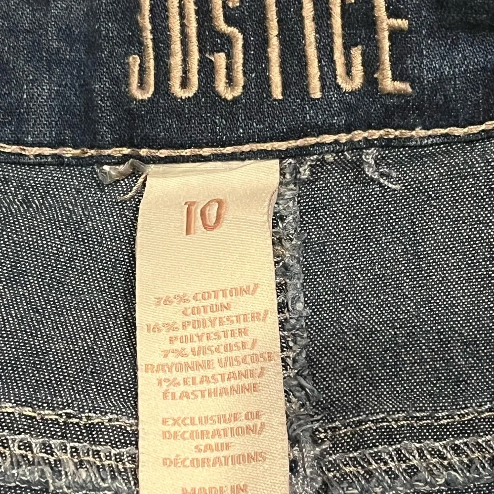 JUSTICE Girls Denim Shorts-  Size 10 These are cute and fashionable.